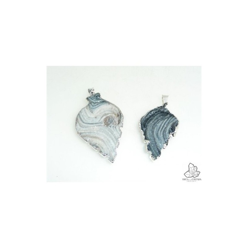 Colgante Calcedonia en forma de hoja. Ba?o Plata