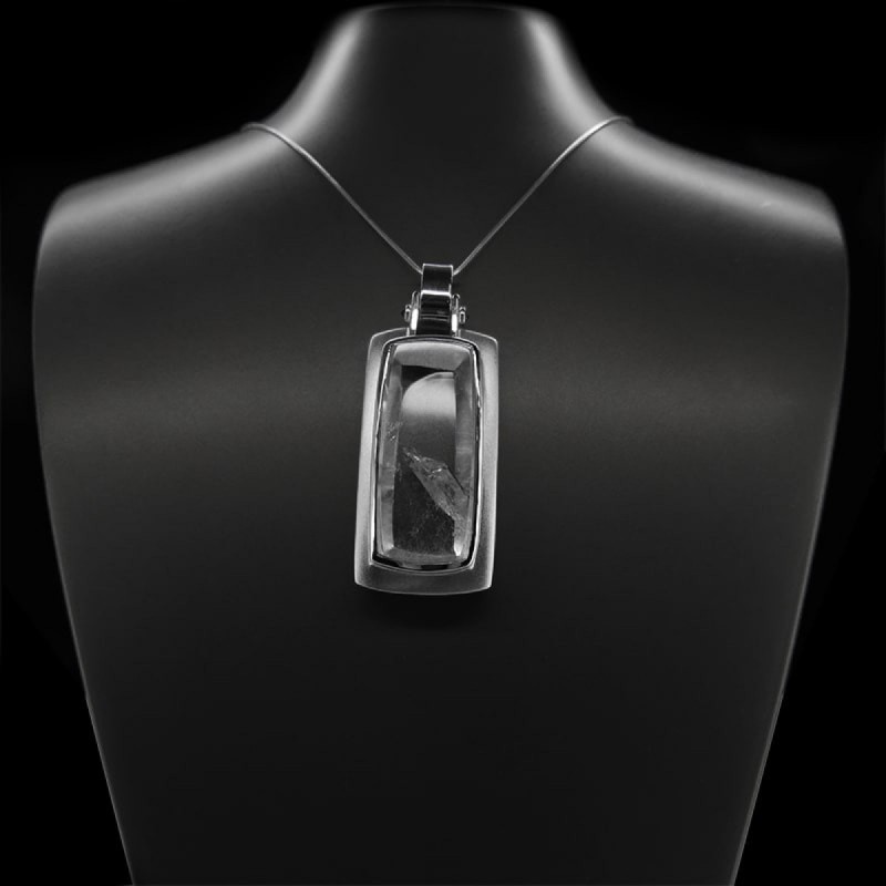 Colgante de Cuarzo en Plata Radiada con Punta de Cuarzo - A23