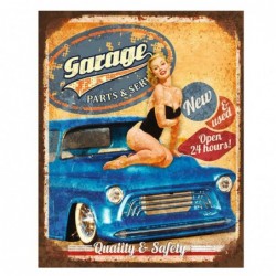 Placa Pared Metal Chica Pinup sobre Coche Vintage